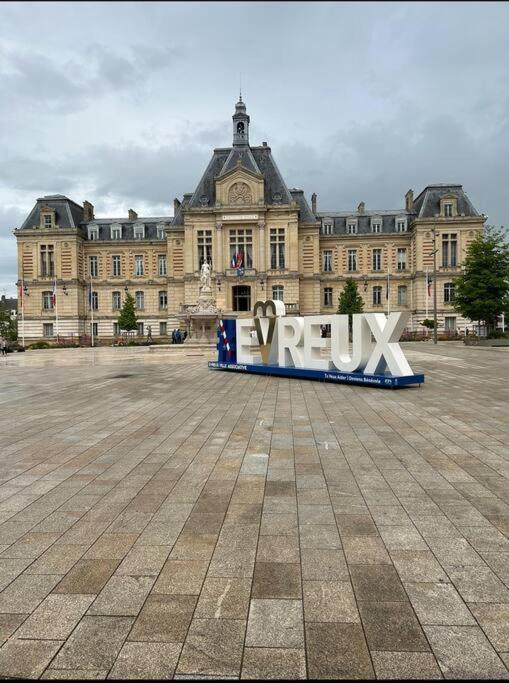 Apt Evreux 900M De La Gare Exterior foto
